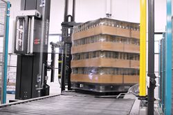 Stretch wrapping machine