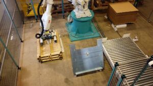 robotic empty pallet feeder